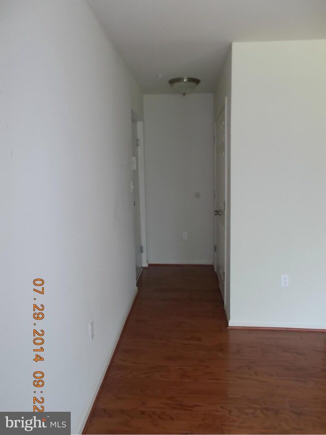 5213 Newton St unit 302, Bladensburg, MD 20710 - photo 2