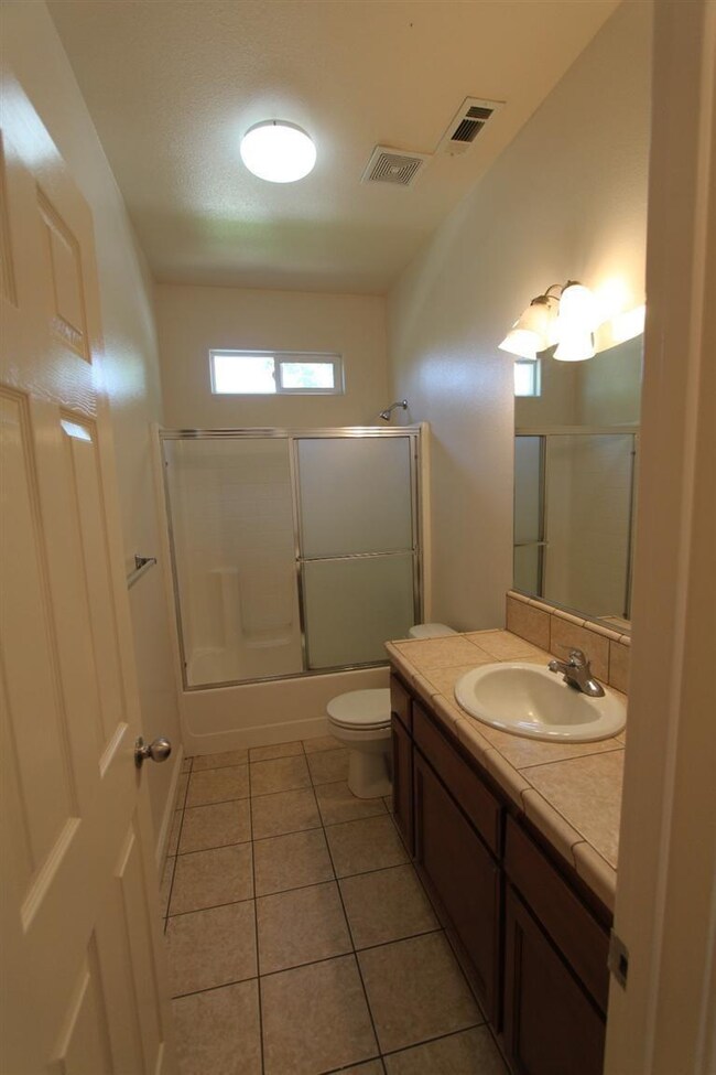2/2 hall bath