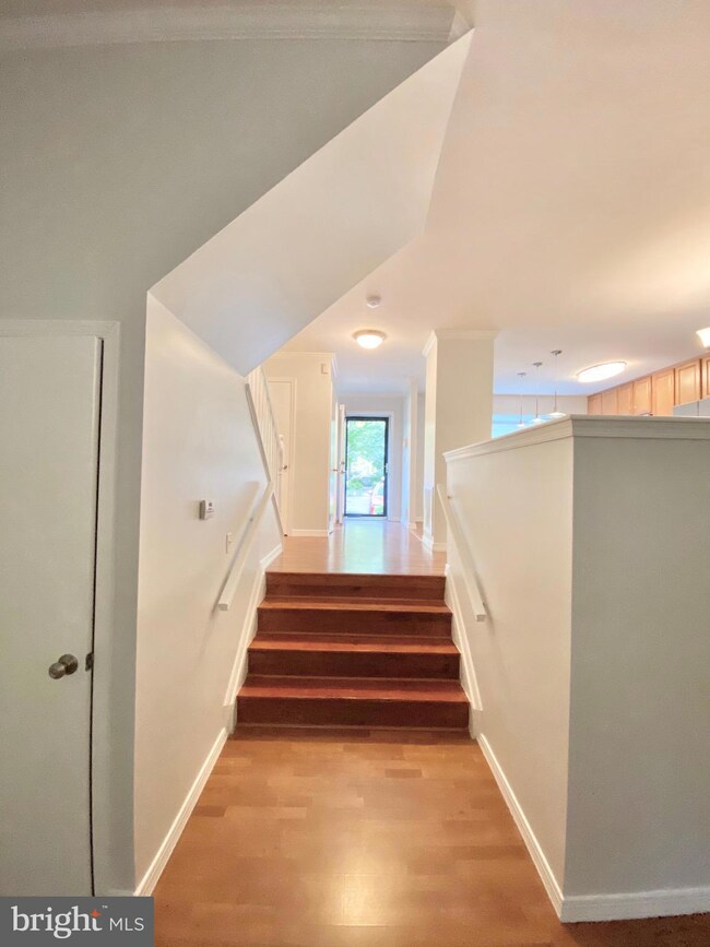 11707 Briary Branch Ct, Reston, VA 20191 - photo 6