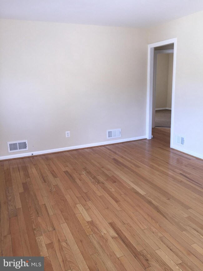 5104 60th Ave, Hyattsville, MD 20781 - photo 7