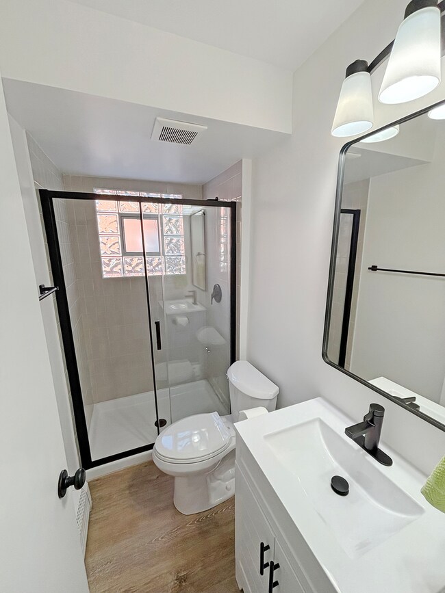 101 N Avon Rd unit 1, Elmhurst, IL 60126 - photo 6