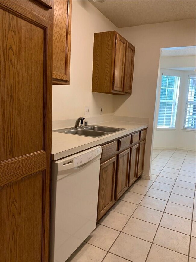 671 Clover Ln, Springdale, AR 72764 - photo 4