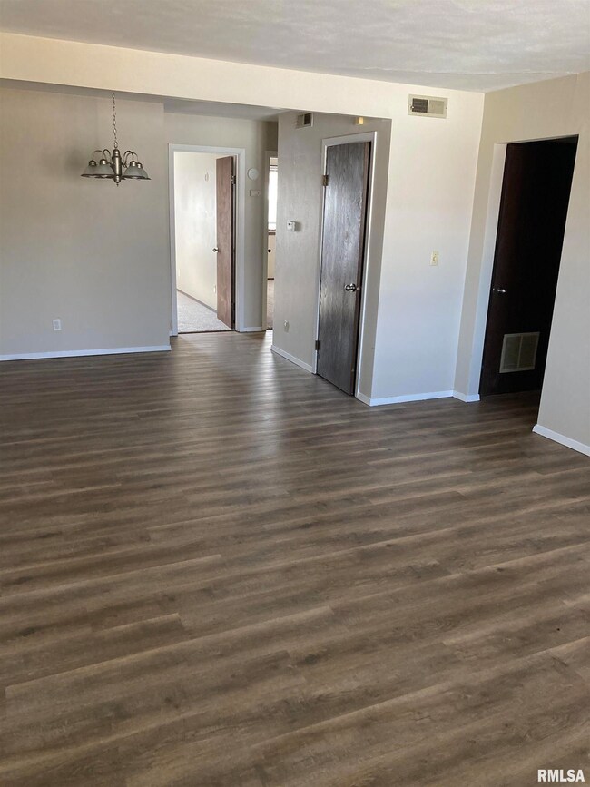 100 Graze Ave unit 5, Dunlap, IL 61525 - photo 5