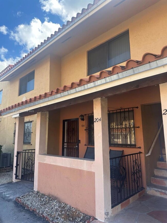 2740 W 61st St unit 204, Hialeah, FL 33016 - photo 2