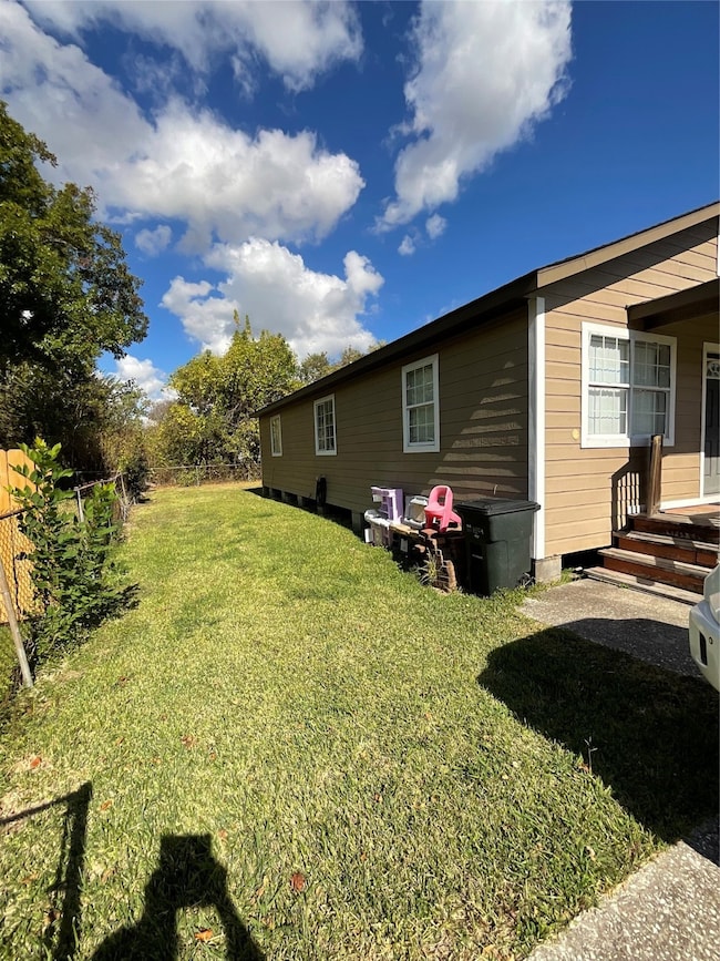 2515 Harris St, Baytown, TX 77521 - photo 3