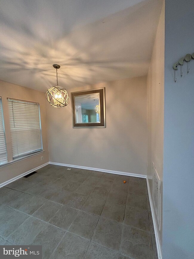 8125 Pennington Dr, Laurel, MD 20724 - photo 3