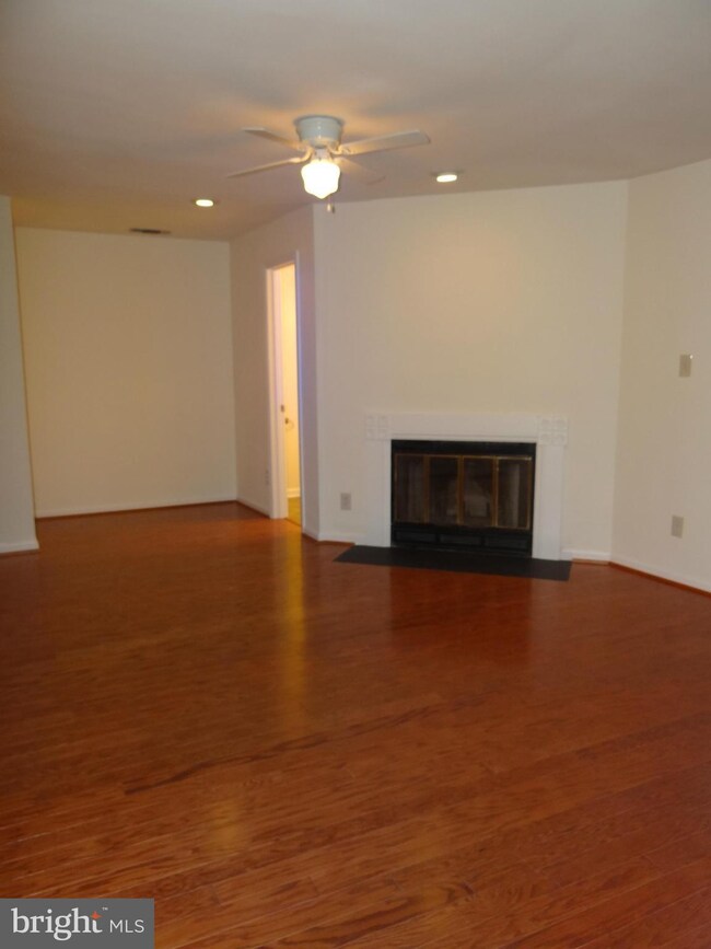 4045 Chetham Way unit 18, Woodbridge, VA 22192 - photo 6