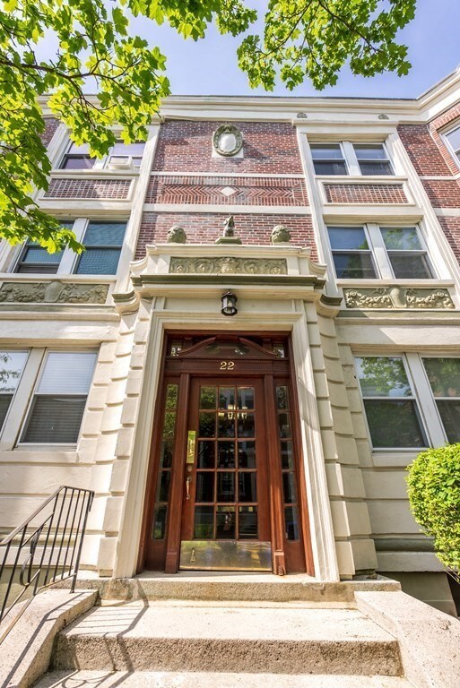 22 James St unit 4, Brookline, MA 02446 - photo 2