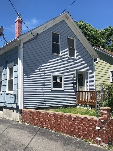 324 Roosevelt Ave, Pawtucket, RI 02860 - photo 2