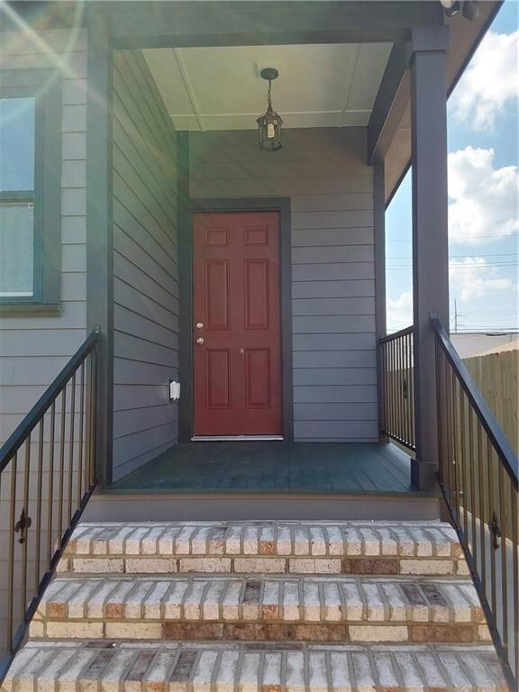 Entrance to the kitchen from the yard