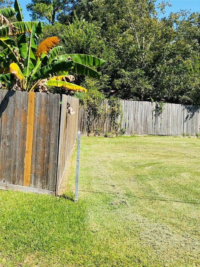 8213 Spaulding St, Houston, TX 77016 - photo 5