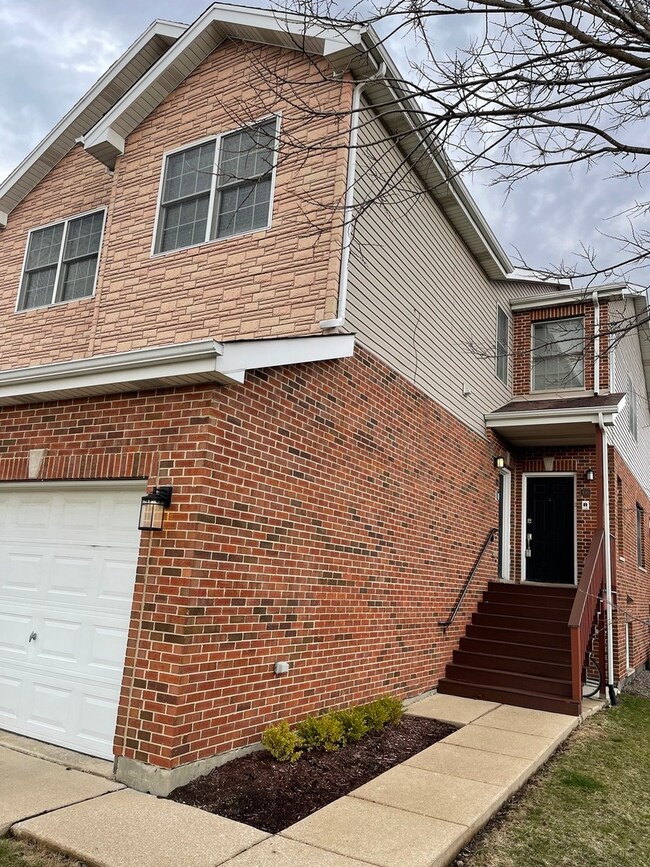 1418 N Charles Ave unit 100, Naperville, IL 60563 - photo 2