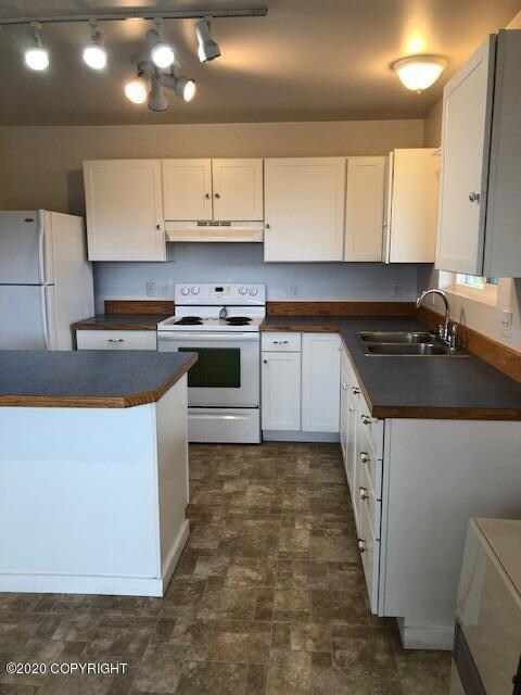 E. side Kitchen