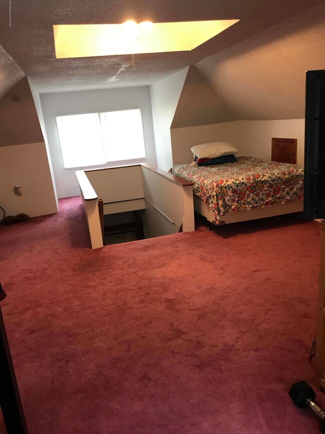 204 S Apple St, Dunmore, PA 18512 - photo 4