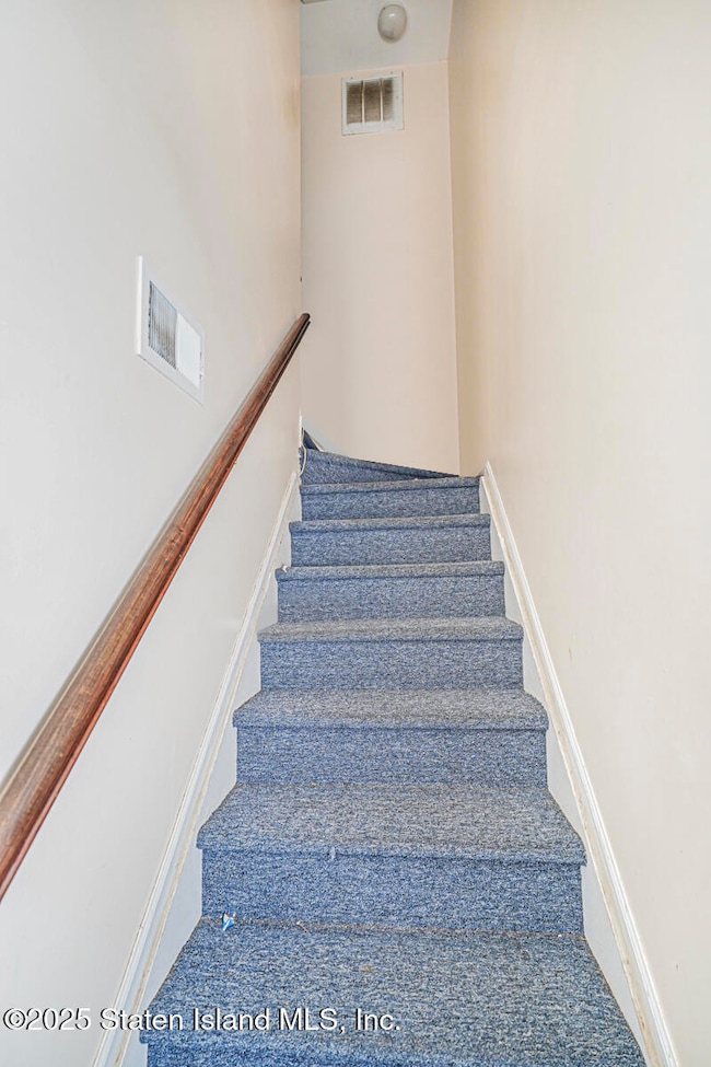 49 Jamie Ln, Staten Island, NY 10312 - photo 3