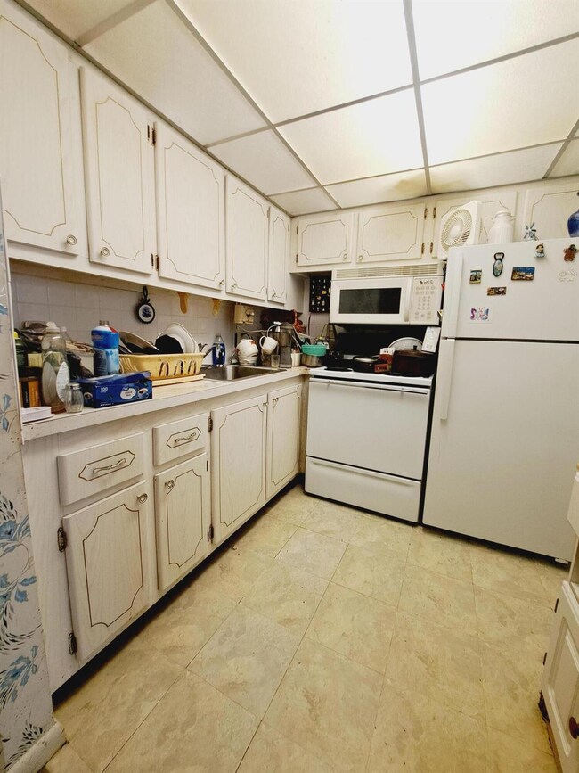 4 Windsor A, West Palm Beach, FL 33417 - photo 7