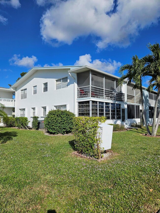 133 Camden E unit F, West Palm Beach, FL 33417 - photo 2