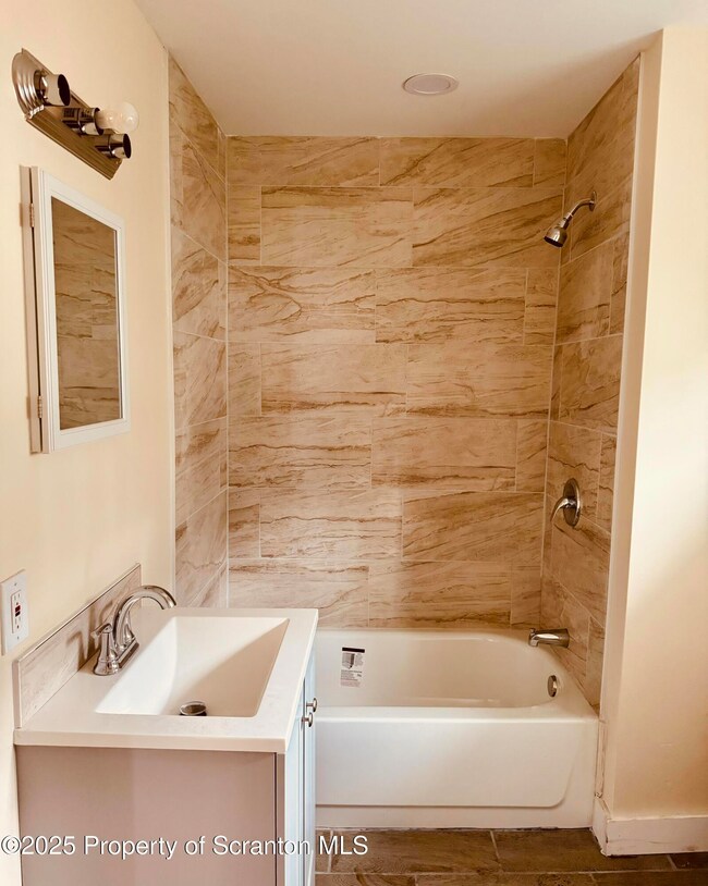 3269 Cedar Ave, Scranton, PA 18505 - photo 4