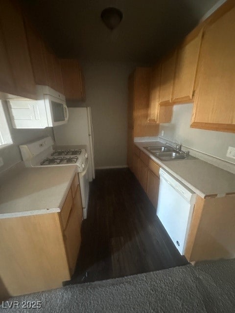 Kitchen with stove, dishwashing machine, a sink, d