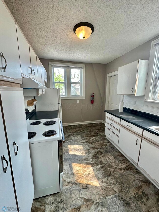 214 12th St S, Fargo, ND 58103 - photo 7