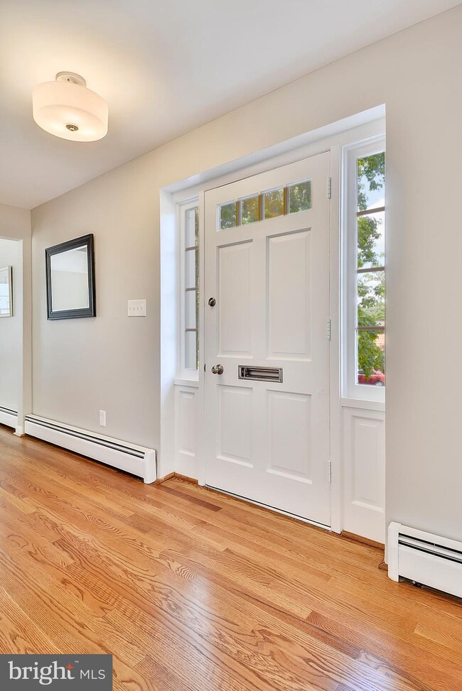 6227 Lakeview Dr, Falls Church, VA 22041 - photo 2