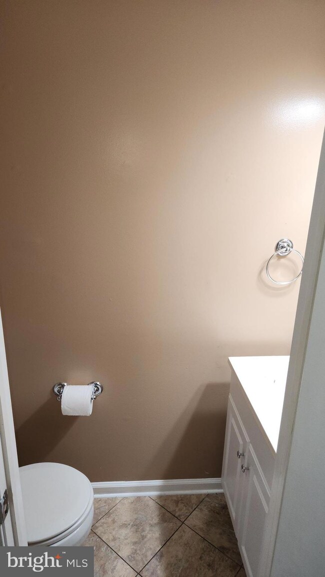 3934 Angelton Ct, Burtonsville, MD 20866 - photo 6