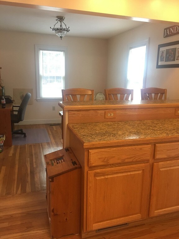 11 Flagg St, Clinton, MA 01510 - photo 3