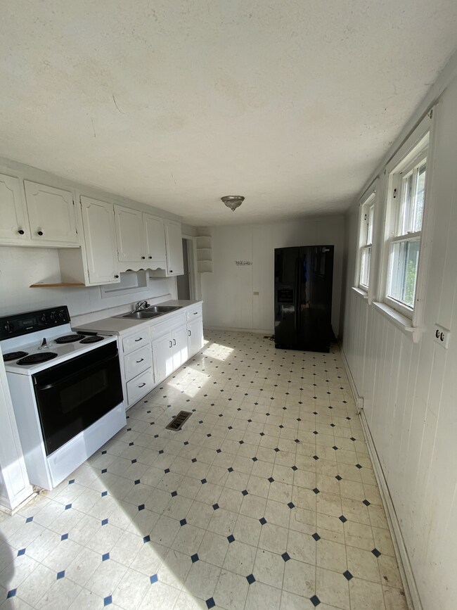 725 Gracey Ave, Clarksville, TN 37040 - photo 4