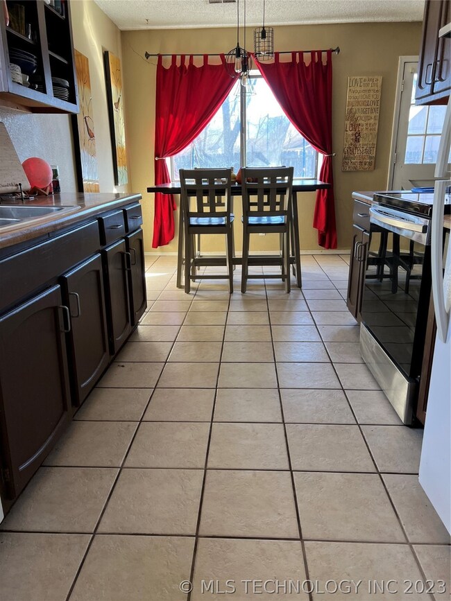 3111 S 211th East Ave, Broken Arrow, OK 74014 - photo 6