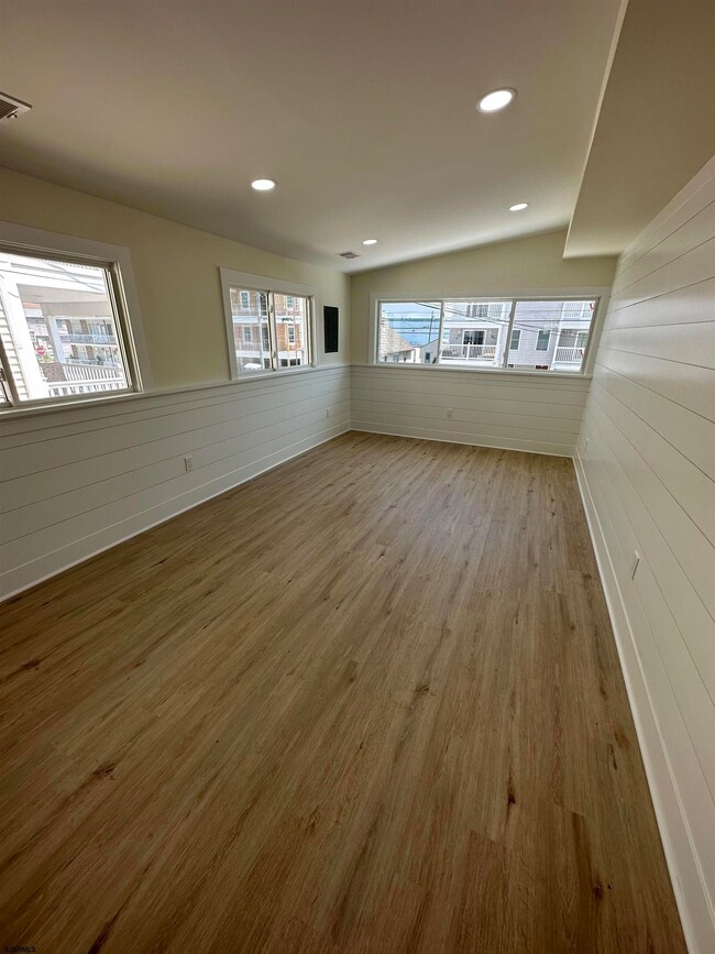 314 W Cresse Ave unit 3, Wildwood, NJ 08260 - photo 4