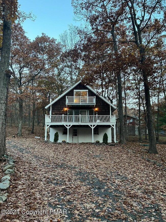 151 Badger Dr, Bushkill, PA 18324 - photo 4