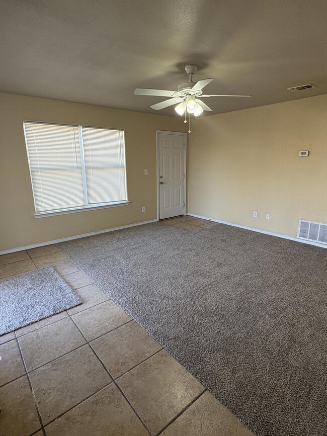 717 43rd St unit 719, Lubbock, TX 79404 - photo 3