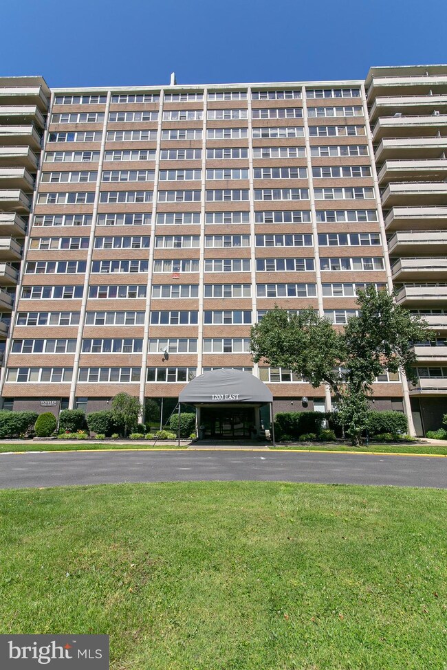 405 Barclay Towers, Cherry Hill Township, NJ 08034 - photo 6