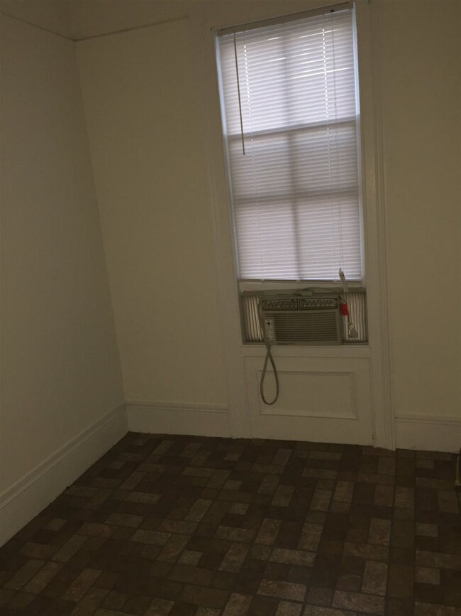 151 Lincoln St, Jersey City, NJ 07307 - photo 4