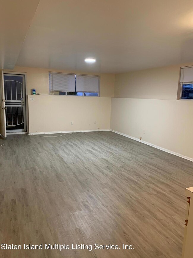 63 Timber Ridge Dr, Staten Island, NY 10306 - photo 7