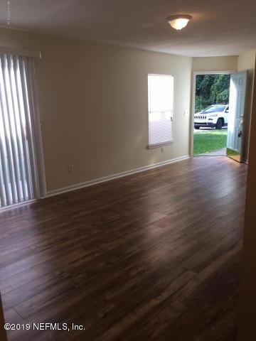 5641 Ellis Trace Dr, Jacksonville, FL 32205 - photo 3