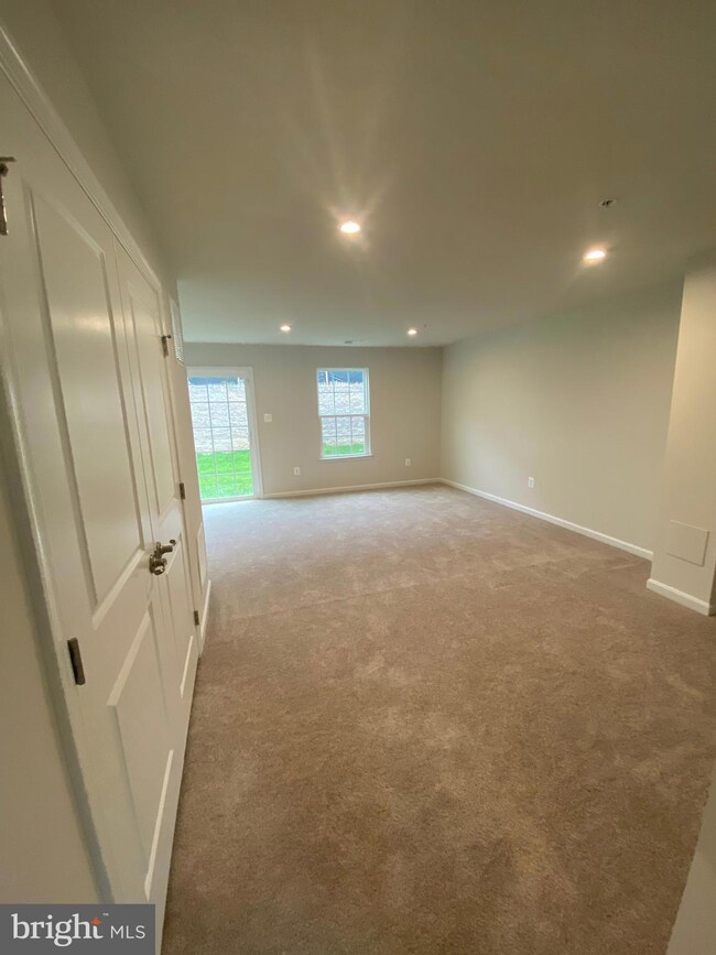 13 Gates Park Ct, Halethorpe, MD 21227 - photo 4