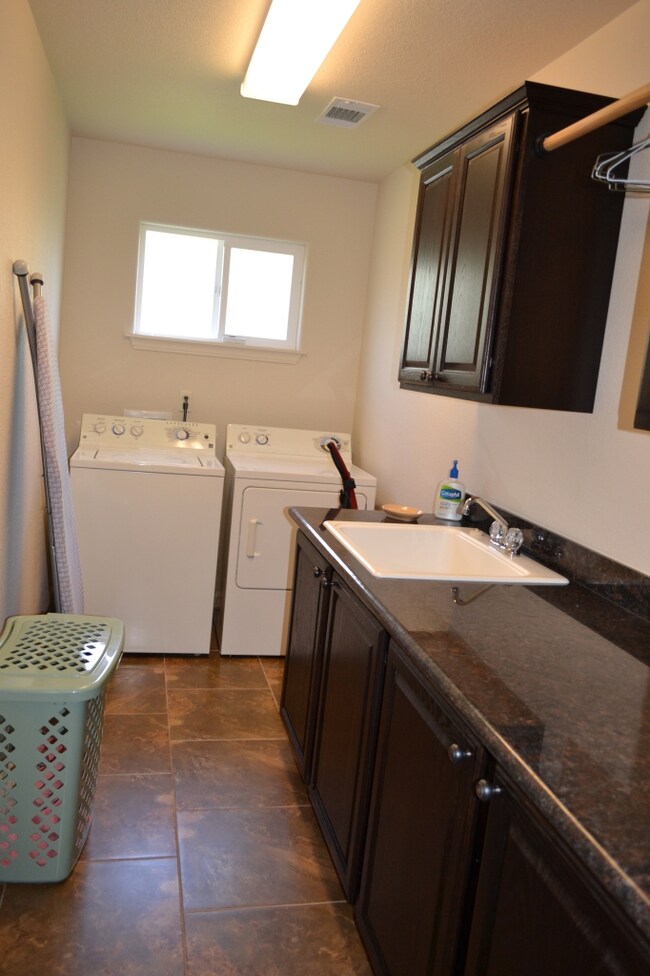 Laundry room - GRANITE COUNTER!