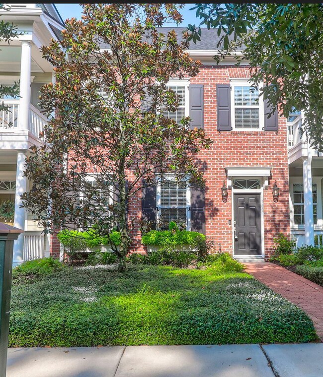 1789 Tennyson Row - cropped 2
