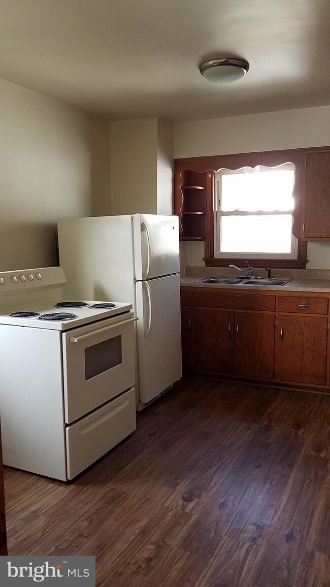 50 Independence St unit C, Berkeley Springs, WV 25411 - photo 3