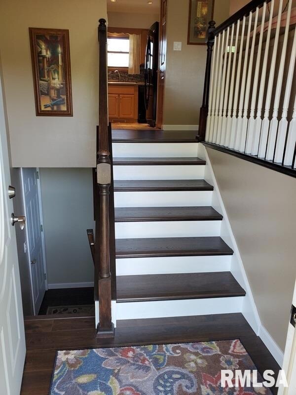 2213 18th St, Bettendorf, IA 52722 - photo 2