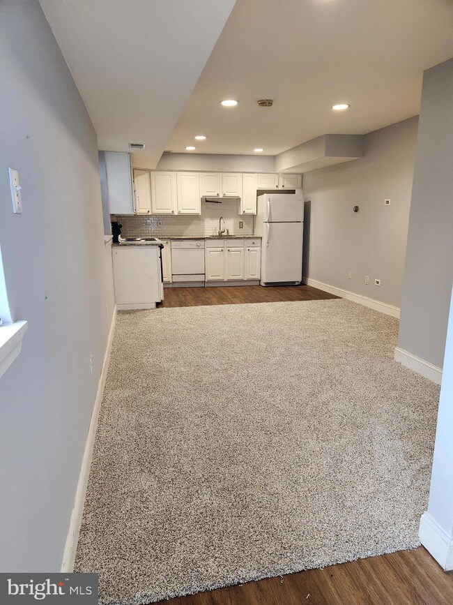 4329 Main St unit 4, Philadelphia, PA 19127 - photo 2
