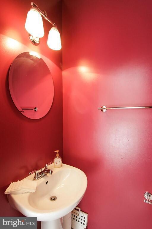 5458 Summer Leaf Ln, Alexandria, VA 22312 - photo 5