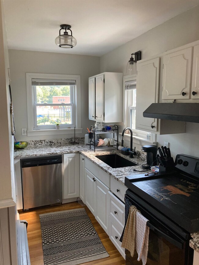 233 Blucher St, Manchester, NH 03102 - photo 3