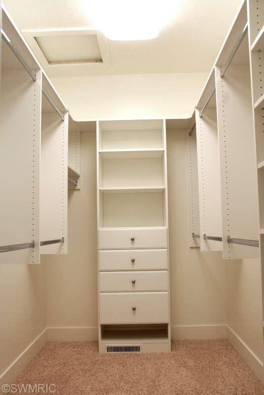 8460 Longleaf Dr SE unit 19, Ada, MI 49301 - photo 5