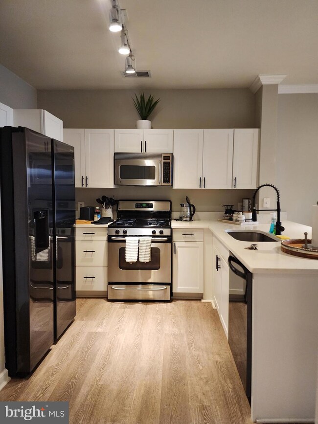 12945 Centre Park Cir unit 307, Herndon, VA 20171 - photo 5