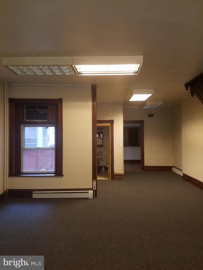 528 Elm St, Reading, PA 19601 - photo 5