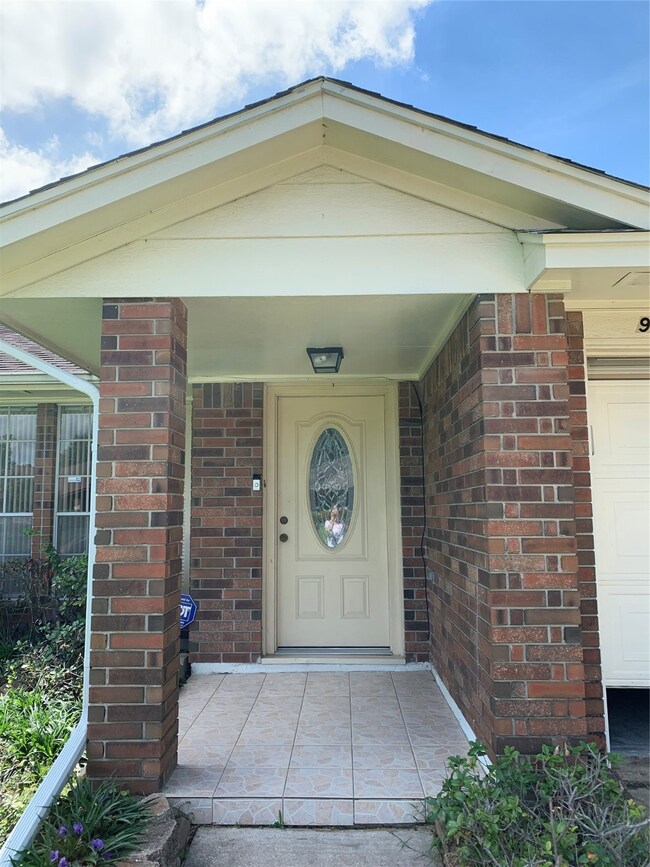 9446 Carmalee St, Houston, TX 77075 - photo 3