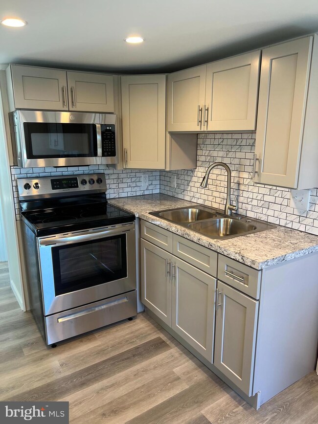 36 Hockersville Rd unit APARTMENT B, Hershey, PA 17033 - photo 2