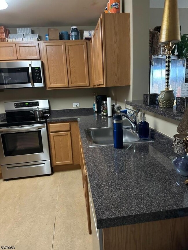 Skyview Rahway unit 503, Rahway, NJ 07065 - photo 3